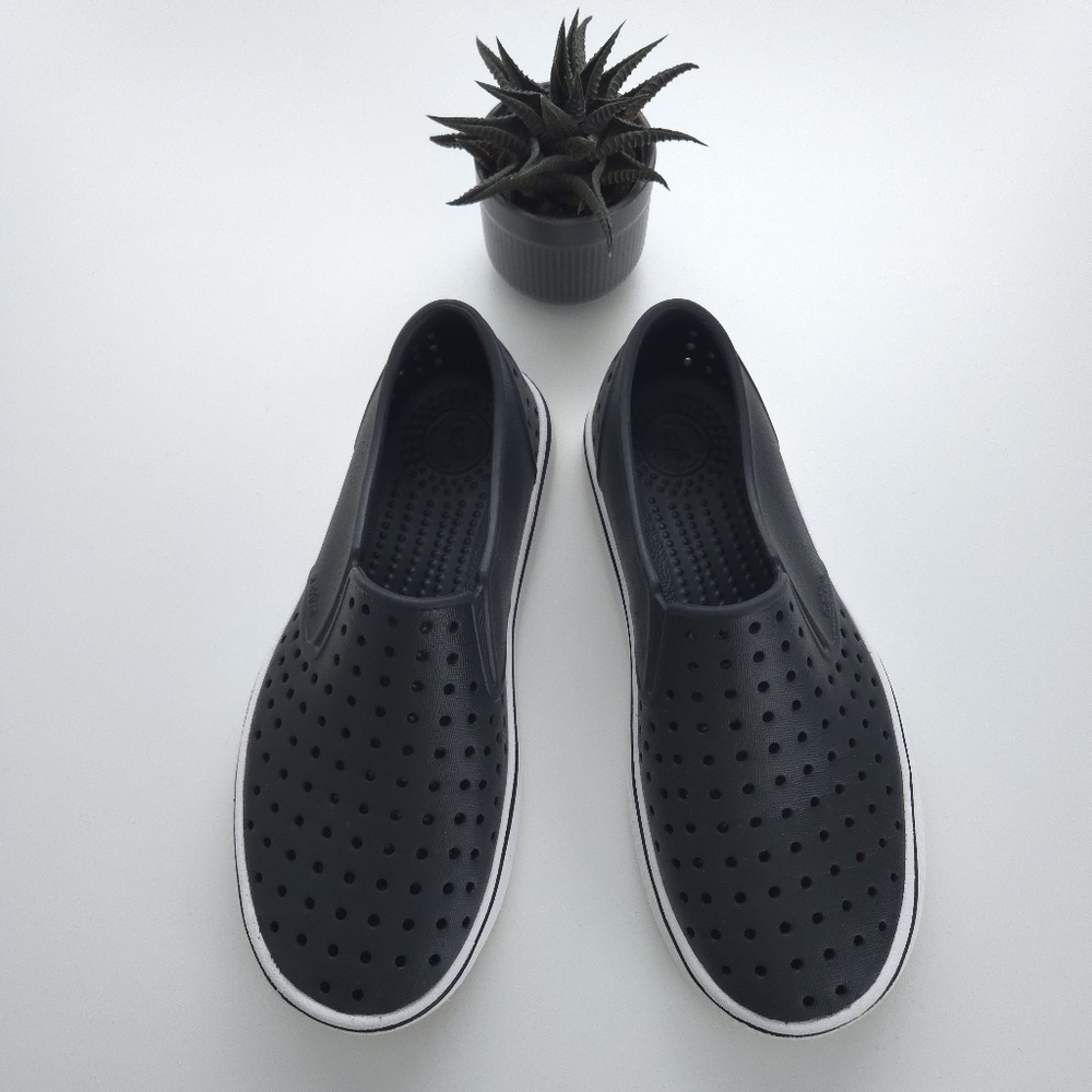 Native Shoes Youth 'Miles' Black Slip On Shoes size J3